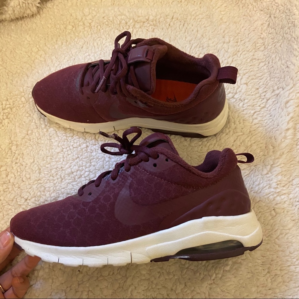 Nike Ake Max Motion